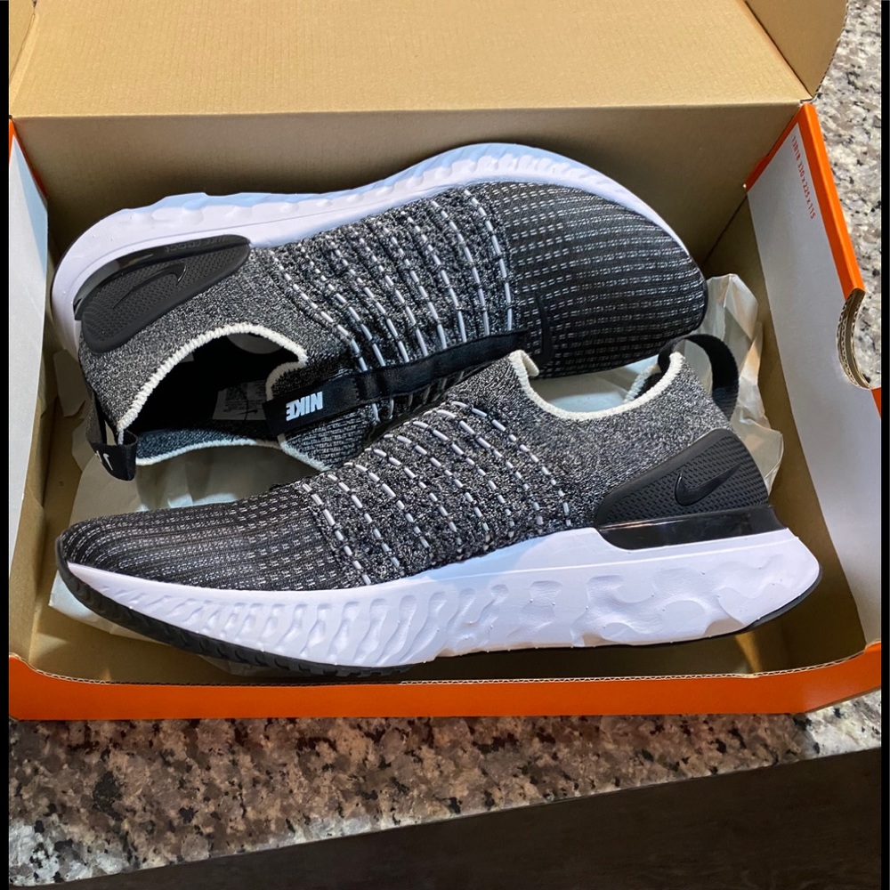 Nikes 8.5